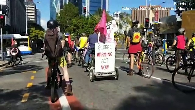 Climate activist cause traffic chaos cycling as slow as possible
