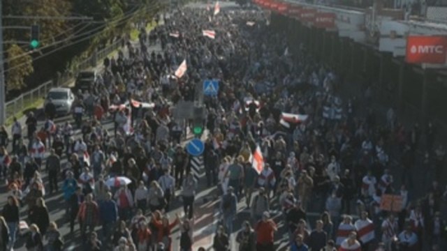 Decenas de miles de bielorrusos desafían al presidente Lukashenko pese a la represión