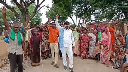 आदिवासी बस्ती के निवासियों के बीच में बुंदेलखंड राज्य बनाने की उठी मांग