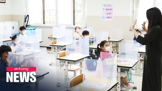 Schools in Seoul area open for in-person classes with cap on student numbers