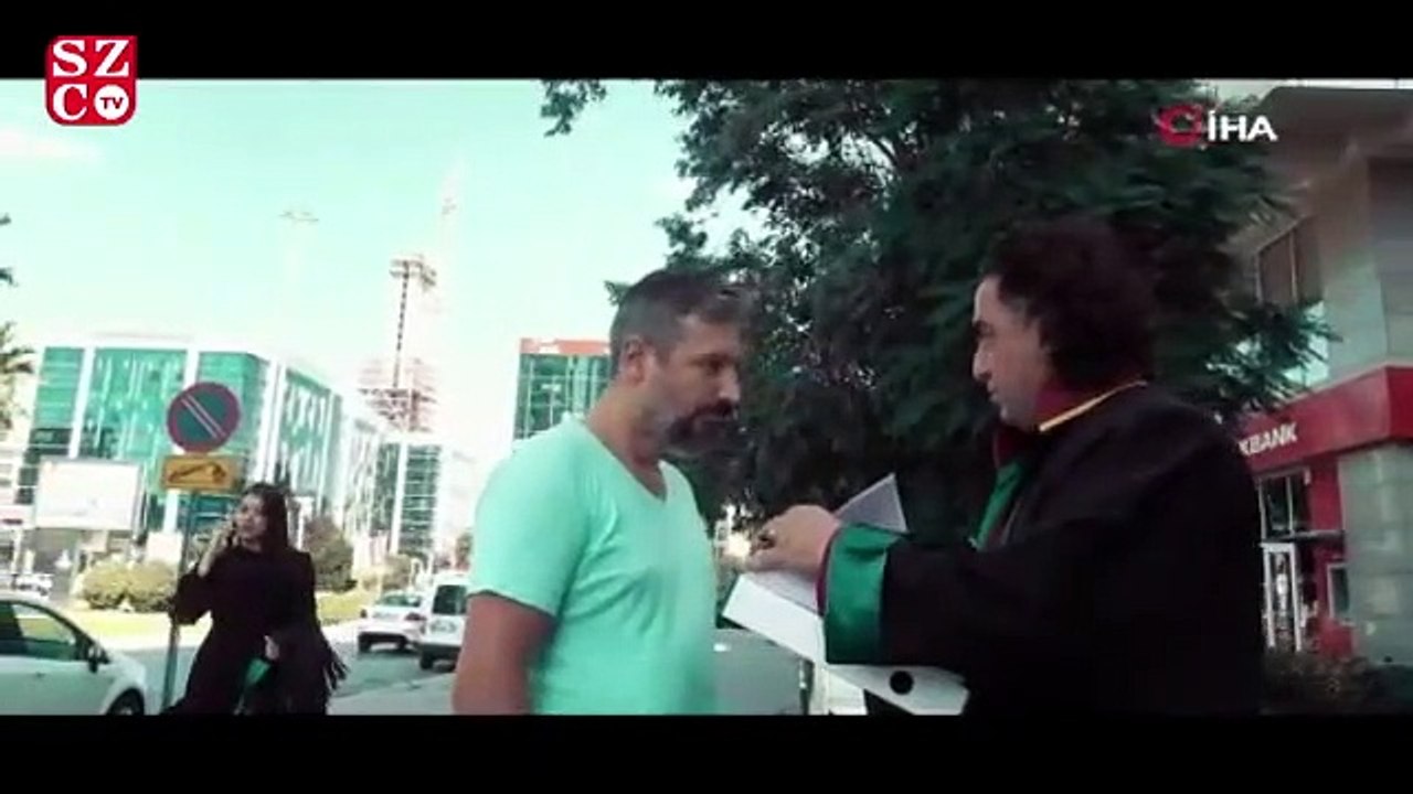 Türkücü avukat, şarkısına adliyede klip çekti