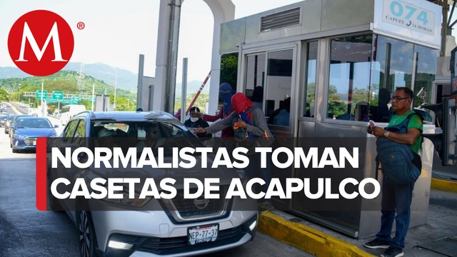 Padres de los 43 y normalistas 'toman' casetas de la Autopista del Sol