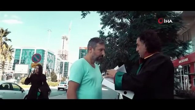 Türkücü avukat, şarkısına adliyede klip çekti