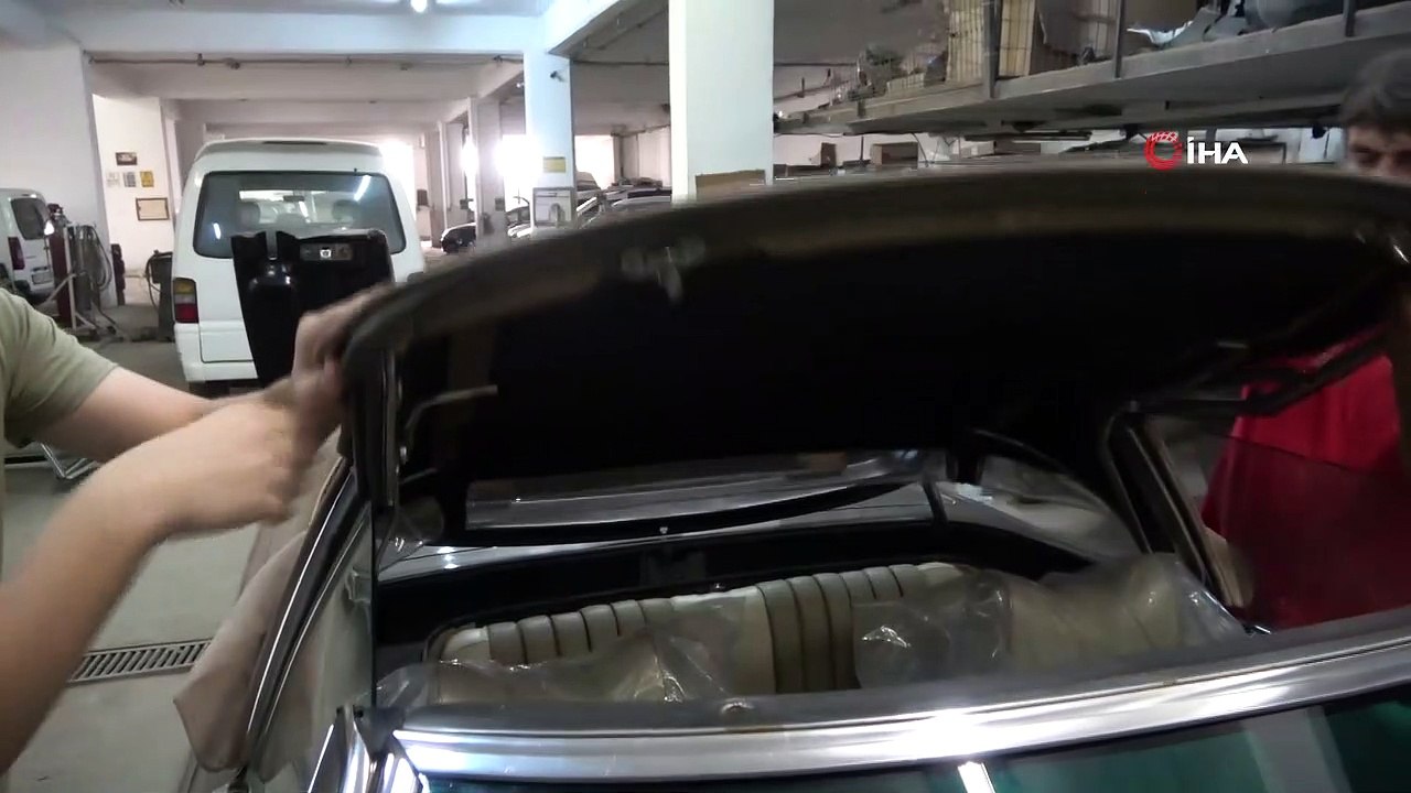 Efsane kasa yollarda...48 yaşındaki otomobil ilk günkü ihtişamıyla yollarda