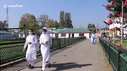 Schools reopen on a voluntary basis in Kashmir