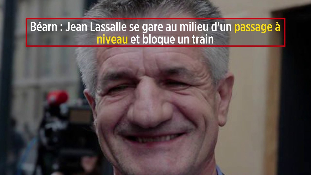 Béarn : Jean Lassalle se gare au milieu d'un passage à niveau et bloque un train