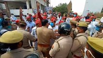 लखनऊ: सपा कार्यकर्ताओं ने भाजपा सरकार के खिलाफ किया तहसीलों में प्रदर्शन