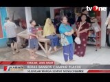 Warga Cianjur Heboh, Beras Bansos Campur Plastik