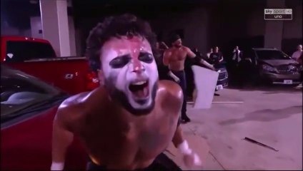 (ITA) Santana e Ortis contro Chuck Taylor e Trent Beretta [Parking Lot Fight Match] (AEW Dynamite 18/09/2020)
