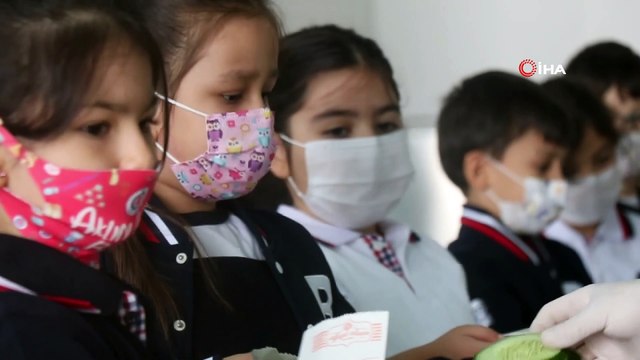 Eğitim-Öğretim yılı ilk günü heyecanını veliler çocukları ile yaşadı