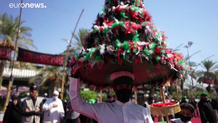شاهد: عراقيون يبكون ضحايا الوباء والاحتجاجات في المراسم الحسينية