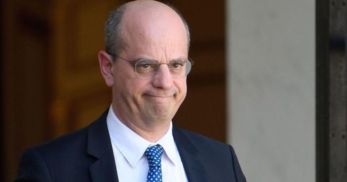 Tenues à l'école : Jean-Michel Blanquer préconise une « tenue républicaine »