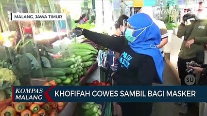 Khofifah Tinjau RS Darurat Lapangan dan Bagi Masker di Malang