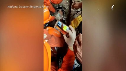 Um milagre nos escombros