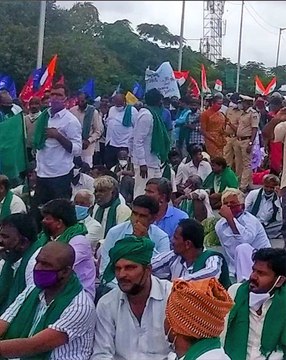 Bengaluru sees massive protest rally by farmers against farm bills