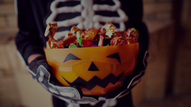 7 Mom-Approved Allergy-Friendly Halloween Treats You Can Buy on Amazon