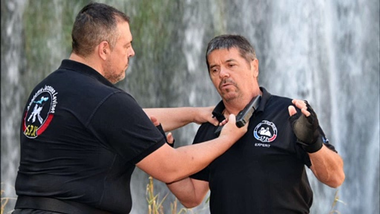KRAVMAGA SELF PRO KRAV VS GUN