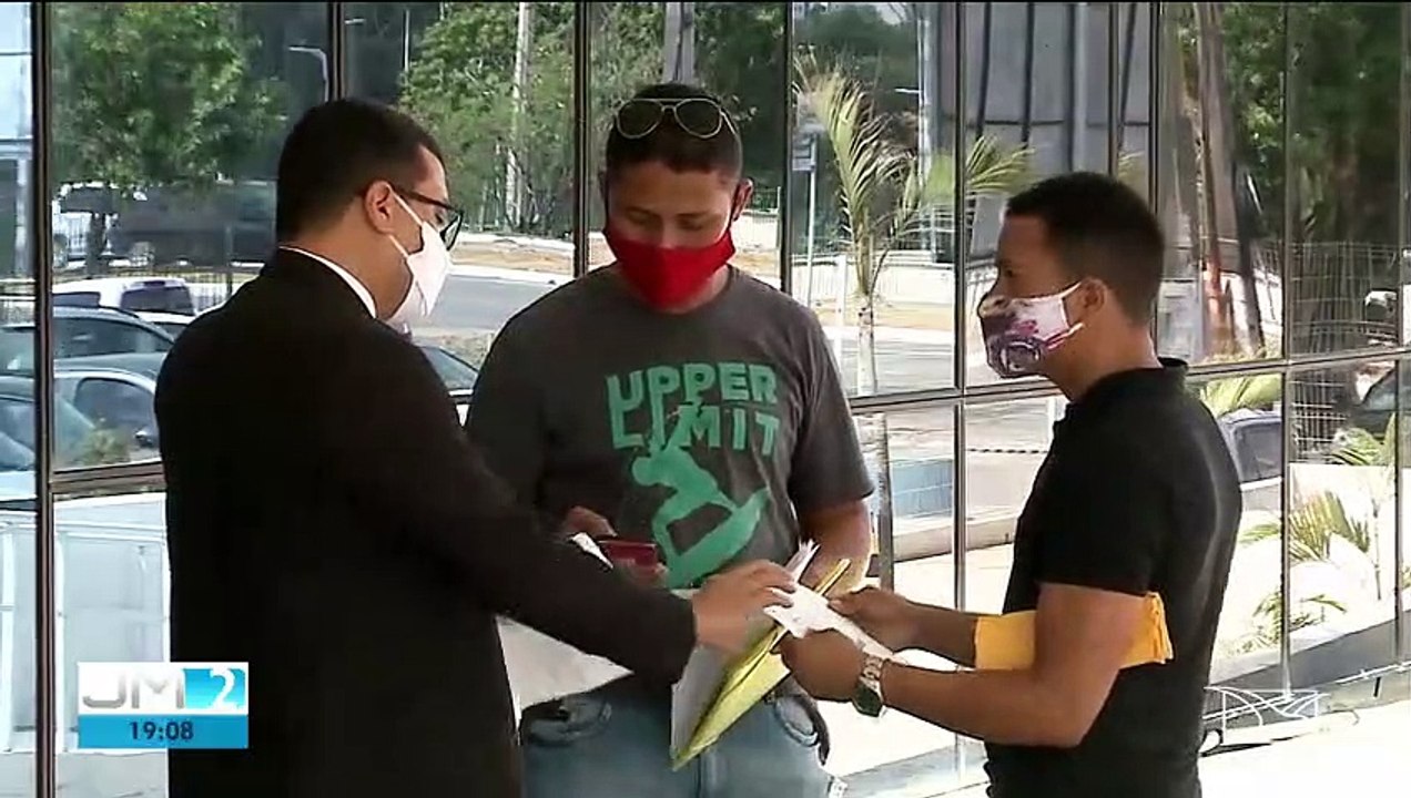 Consumidores são enganados ao tentar comprar um carro.