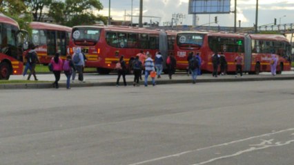 Ataque a banco empaña jornada pacífica de protestas