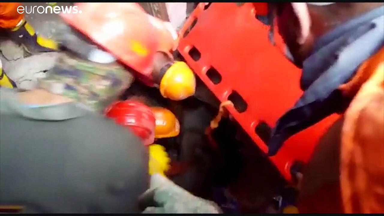 Nahe Mumbai: Wundersame Rettung nach Wohnhaus-Einsturz