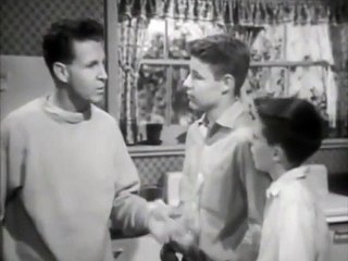 Classic TV Shows - The Adventures of Ozzie and Harriet -  "The Fish Story" (1953 Season1)