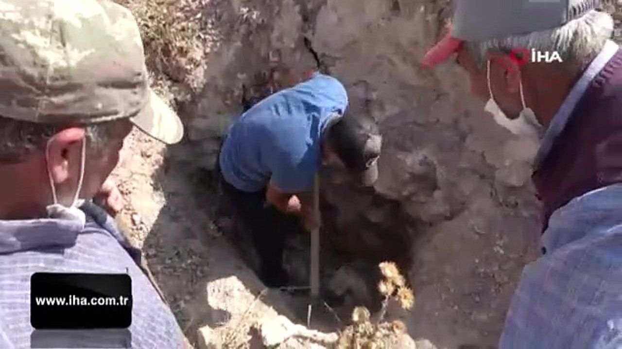 Şifa bulmak için toprak yiyerek hastalıklarına çare arıyorlar