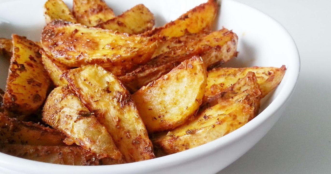 Cómo preparar patatas gajo al horno, paso a paso