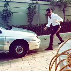 Αγγελική: Τα νεύρα του Παπαζήση - Κατέστρεψε μέχρι και αυτοκίνητο (video)