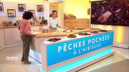 Pêches pochées à l'hibiscus