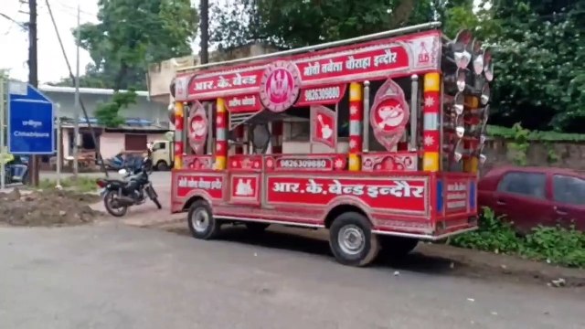 बैंड बाजे के साथ निकला दूल्हा, मंडप की बजाय पहुंचा थाने, जमानत के बाद हुई शादी