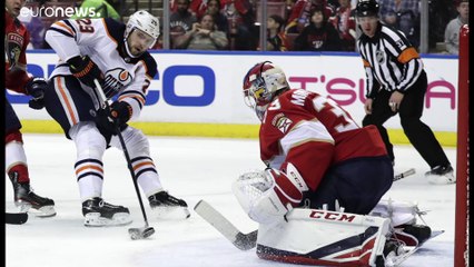 Немецкий хоккеист получил приз «Харт Трофи»