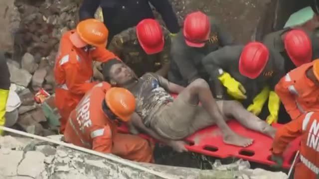 Al menos veinte fallecidos en el derrumbe de un edificio en India