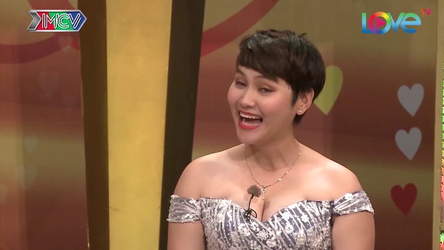 Cô vợ tóc tém xinh đẹp ngực khủng khiến chồng vật vã tìm về