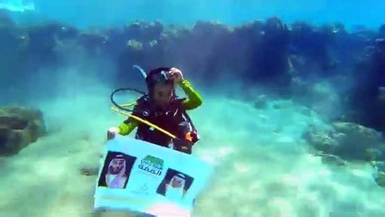 شاهد: أصغر غواص في العلم يدوّن "همة حتى القمة" في أعماق البحر