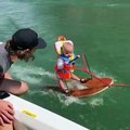 طفل الـ6 أشهر يصبح أصغر متزلج على الماء: حاز لقب رئيس الأطفال