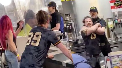Dine & Dash Customers Fight In Waffle House Goes Viral