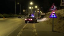 Kızgın arılar ve kovanlar yolu trafiğe kapadı