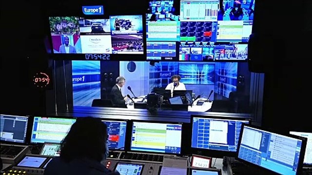 Emmanuel Macron à François Bayrou : On se donne RDV le 23 septembre 2035 à 10h pour faire un point ! (Canteloup)