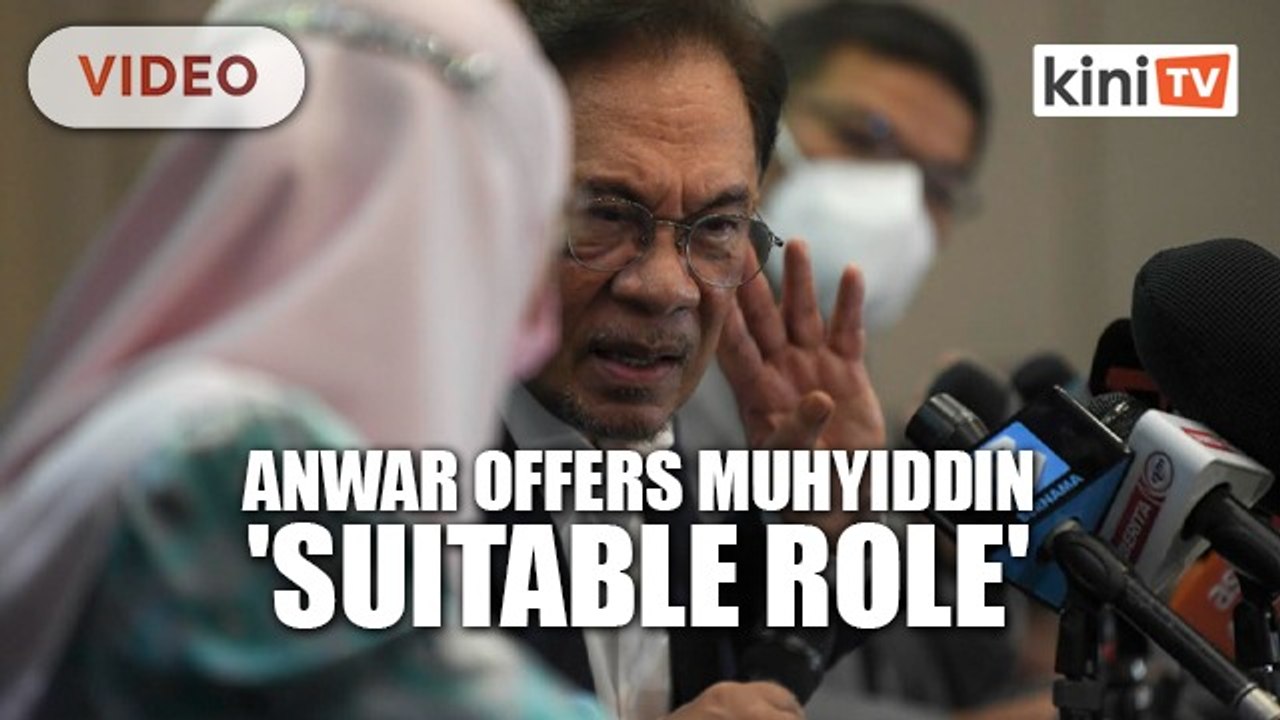 Anwar says he has 'strong majority', offers Muhyiddin 'suitable role'