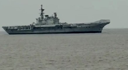 VIDEO: सबसे पुराने​ एयरक्राफ्ट करियर INS विराट ने पूरा किया अपना आखिरी सफर, अब बनेगा कबाड़