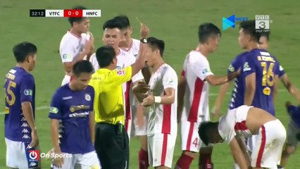 Trọng Đại sút bóng trúng ngực Văn Quyết, căng thẳng nổ ra tại Hàng Đẫy! - NEXT SPORTS