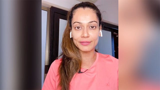 Payal Rohtagi ने सुशांत के फैंस की insult करने पर Sonu Sood की लगाई क्लास | FilmiBeat