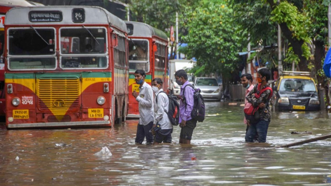 Mumbai receives severe rain, Waterlogging in most parts