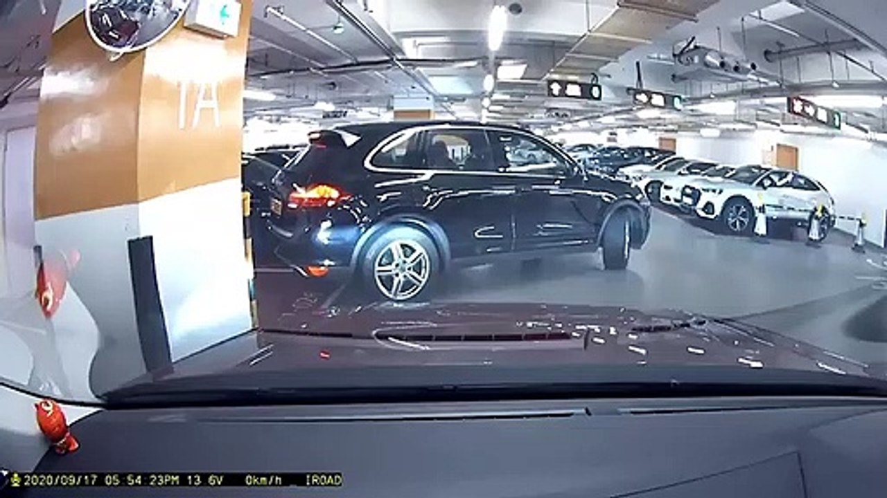 Stationnement dans un parking souterrain (Fail)