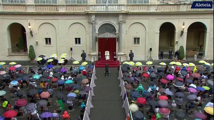 "Ou nous travaillons ensemble pour sortir de la crise, ou nous n'en sortirons jamais" pape François