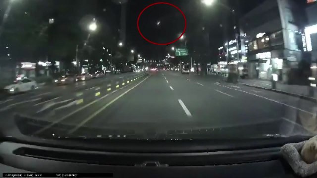 밤하늘 가른 밝은 빛...천문연 평범한 유성보다 훨씬 밝은 화구 / YTN