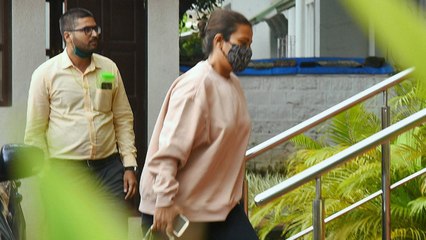 Télécharger la video: Jaya Saha reaches NCB office for third day of questioning