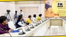 जब CM yogi adityanath के लिए Udit Narayan ने Meeting में गया गाना l FM News