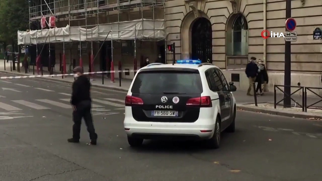 - Fransa'nın başkenti Paris'te bulunan Eyfel Kulesi, saldırı ihbarı nedeniyle boşaltıldı.