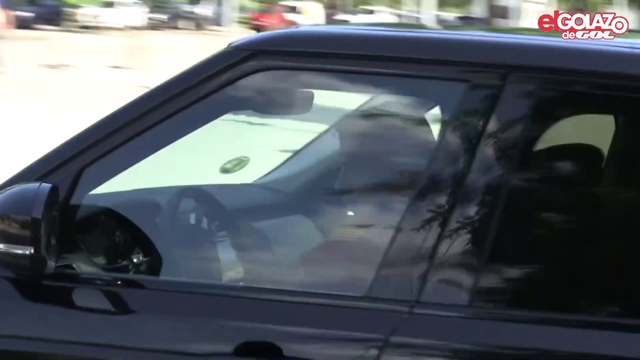 Luis Suárez CRYING on his departure from the FC Barcelona training for the last time